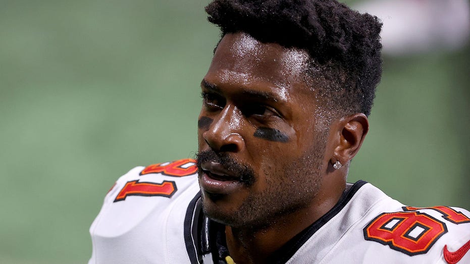 Buccaneers’ Antonio Brown thrown out of practice after punching Titans player in the face