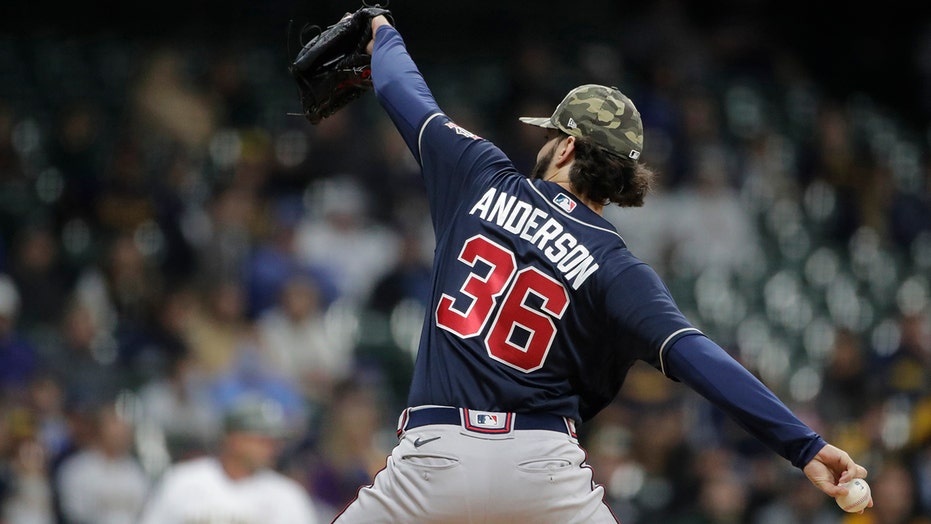Anderson takes no-hit bid into 7th, Braves beat Brewers 5-1