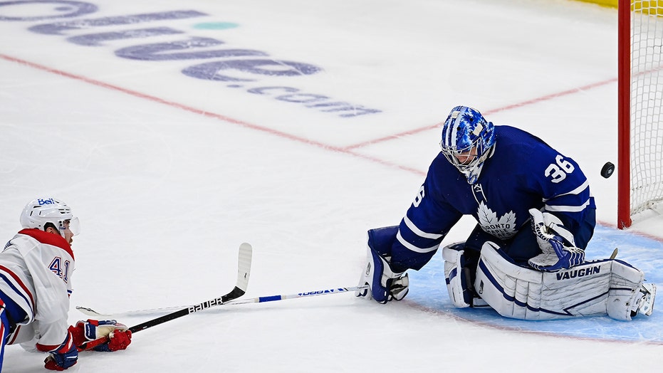 Canadiens beat Maple Leafs 2-1; Tavares injured early