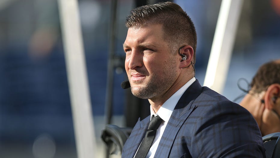 Jaguars’ Trevor Lawrence praises Tim Tebow as the kind of teammate ‘you want in your locker room’