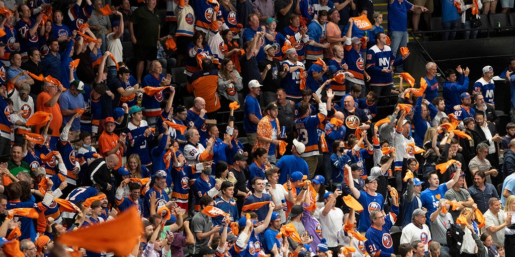 Islanders Fans Belt Out National Anthem In Viral Moment Ahead Of Game 6 Victory Over Bruins Fox News Islanders Fans Belt Out National Anthem In Viral Moment Ahead Of Game 6 Victory Over Bruins Fox News