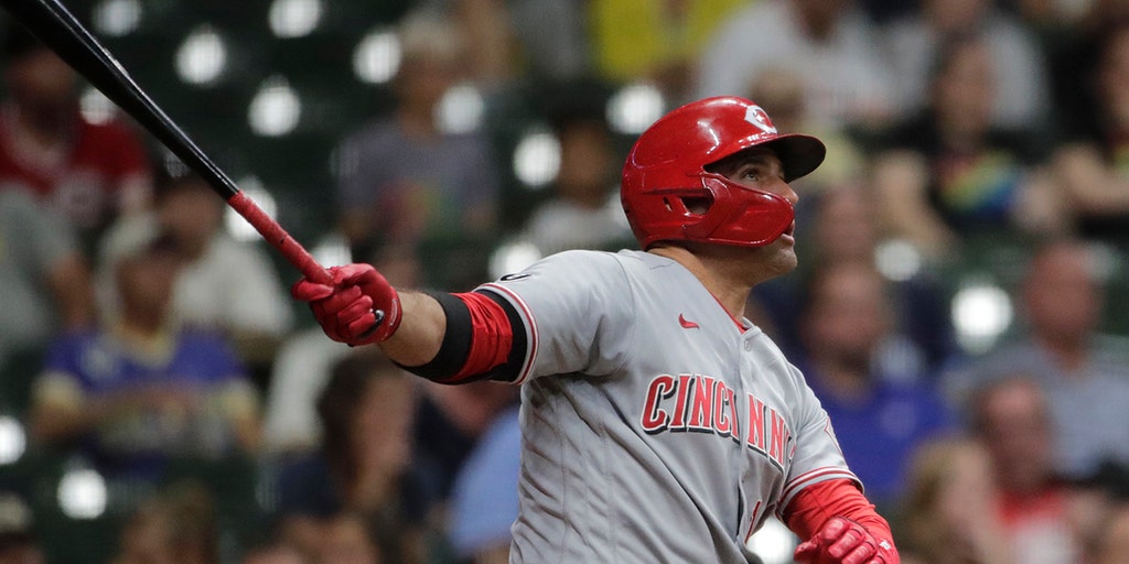 Cincinnati Red Joey Votto gives home run bat, jersey to young fan