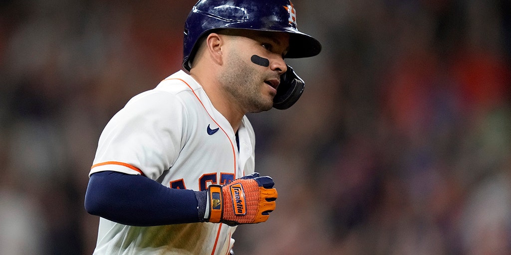 Jose Altuve hits walk off grand slam in extra innings