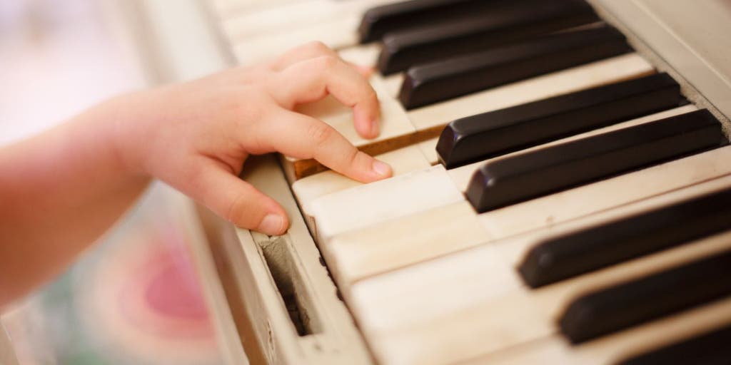 11-year-old autistic piano prodigy goes viral after $15,000 surprise gift from teacher - Vimarsana News