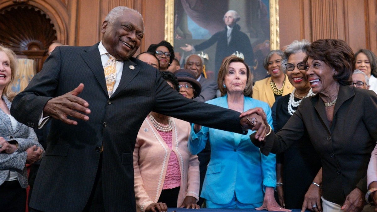 photo of Nancy Pelosi and Congressional Black Caucus