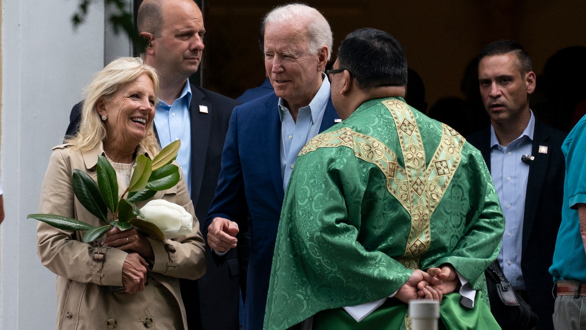 Joe Biden, Jill Biden at church