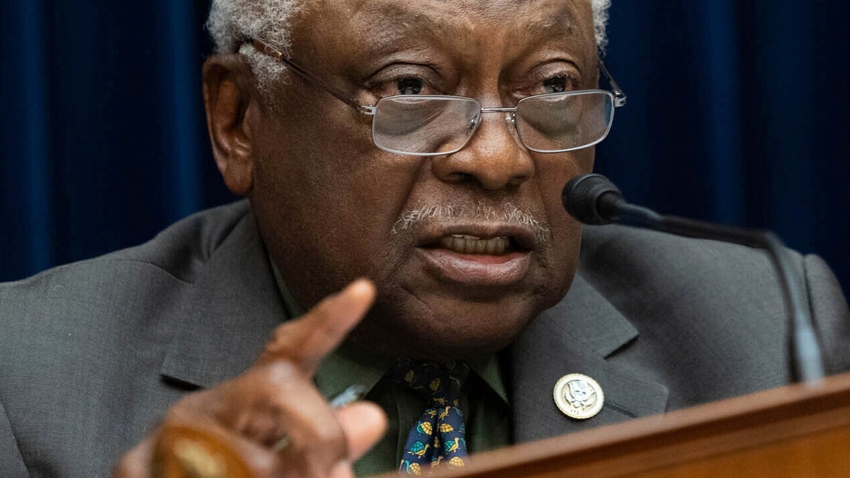 House Majority Whip James Clyburn pointing finger