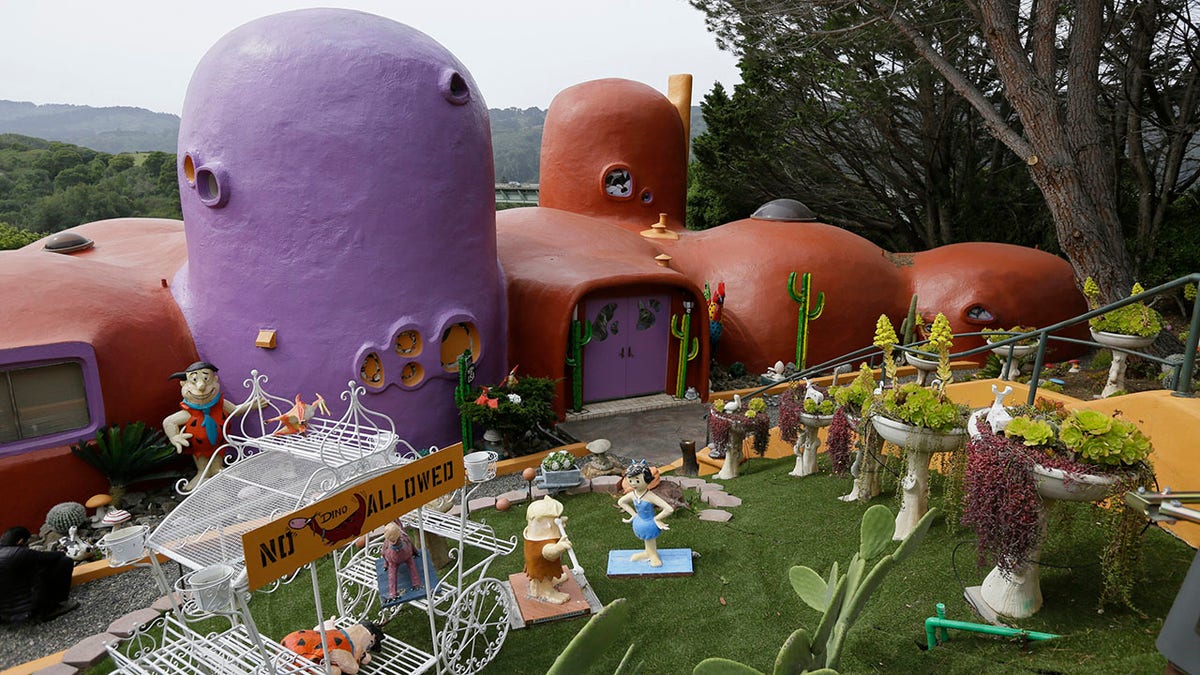 Flintstone House front yard