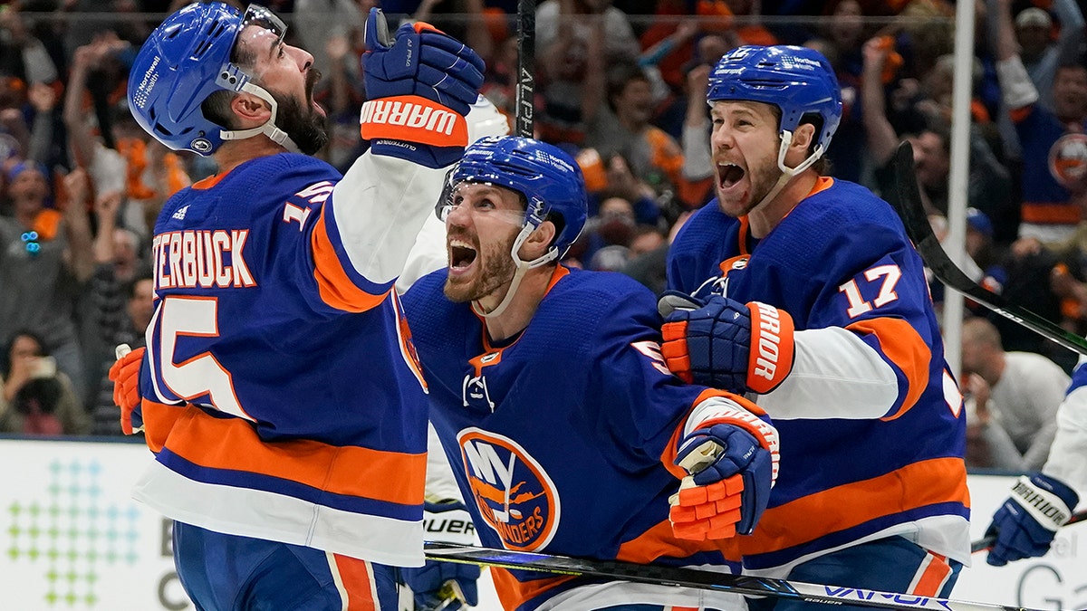 Islanders Fans National Anthem Rendition Stuns Once Again Before Playoff Game Fox News Islanders Fans National Anthem Rendition Stuns Once Again Before Playoff Game Fox News