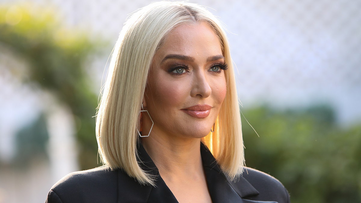 Erika Jayne's Husband Thomas Girardi Moving Into Senior Assisted Living  Facility Amid Embezzlement Investigation