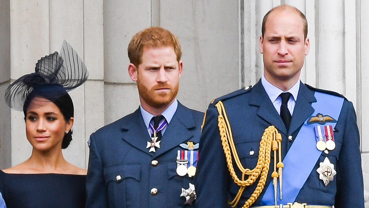 Meghan, Duchess of Sussex, Prince Harry, Duke of Sussex, Prince William, Duke of Cambridge and Catherine, Duchess of Cambridge stand on the balcony of Buckingham Palace to view a flypast to mark the centenary of the Royal Air Force (RAF)  on July 10, 2018, in London, England. 