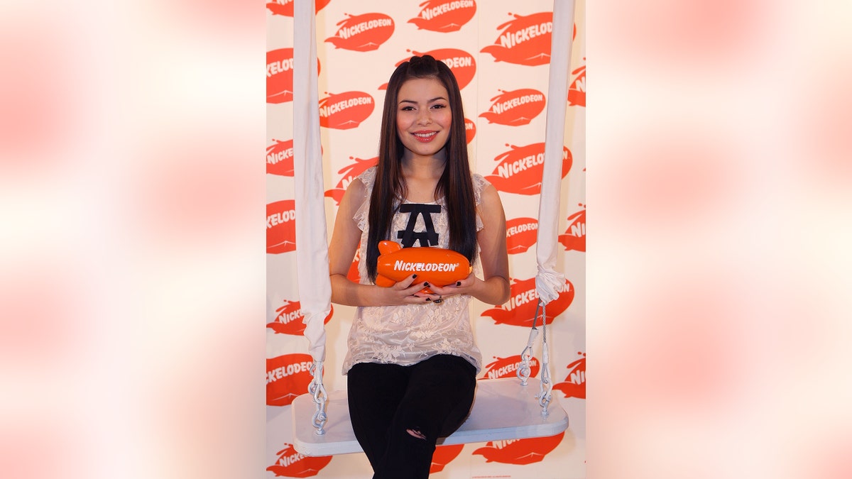 Actress Miranda Cosgrove poses with the blimp award for Fave ComedyShow for iCarly backstage during the Australian Nickelodeon Kids' Choice Awards 2009 at Hisense Arena on November 13, 2009, in Melbourne, Australia.