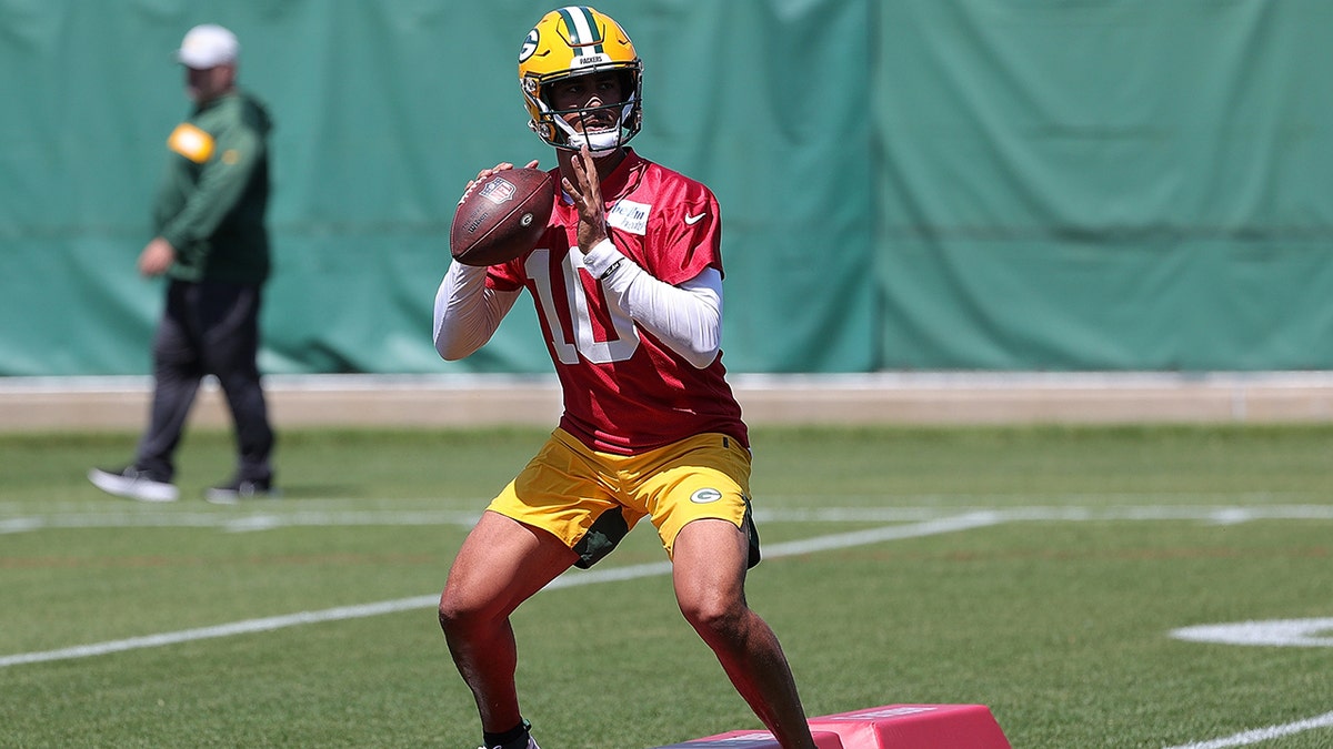 Jordan Love of the Green Bay Packers works out during training camp at Ray Nitschke Field on June 8, 2021, in Ashwaubenon, Wis. (Stacy Revere/Getty Images)