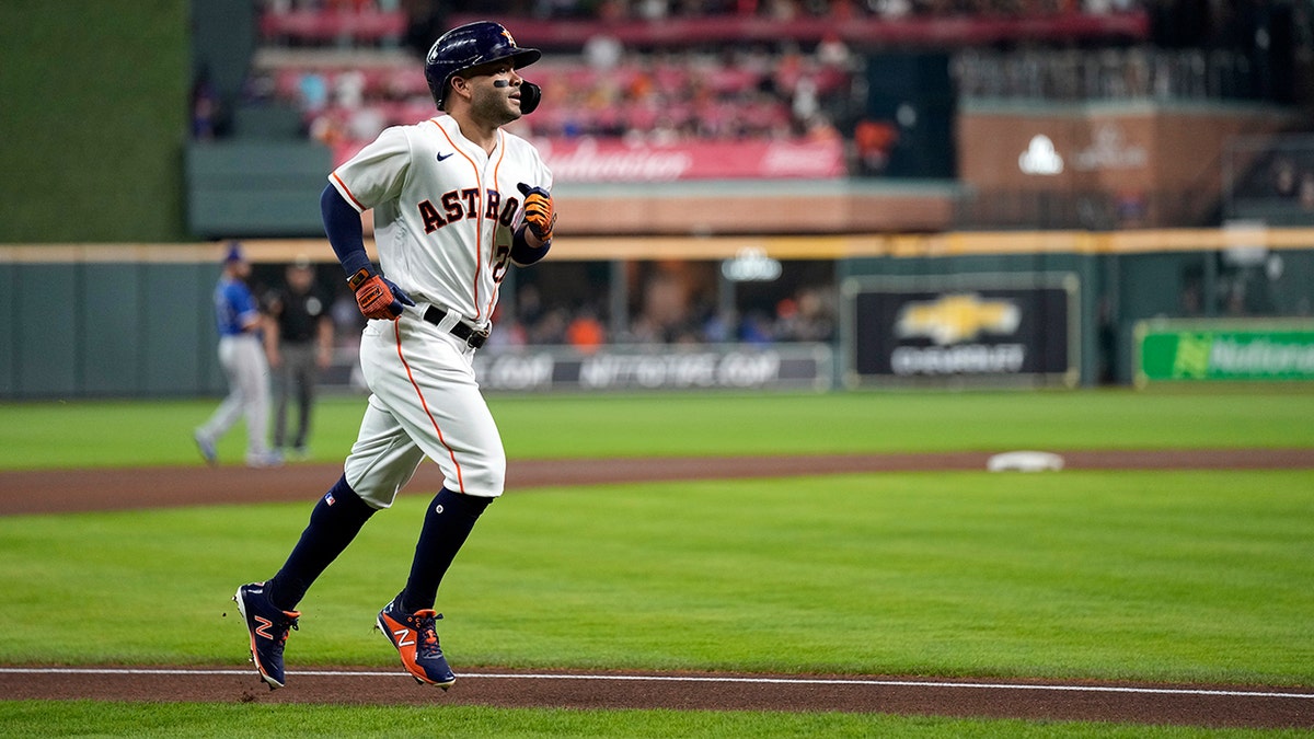 MLB on FOX - Jose Altuve!! Walk-off grand slam in extras