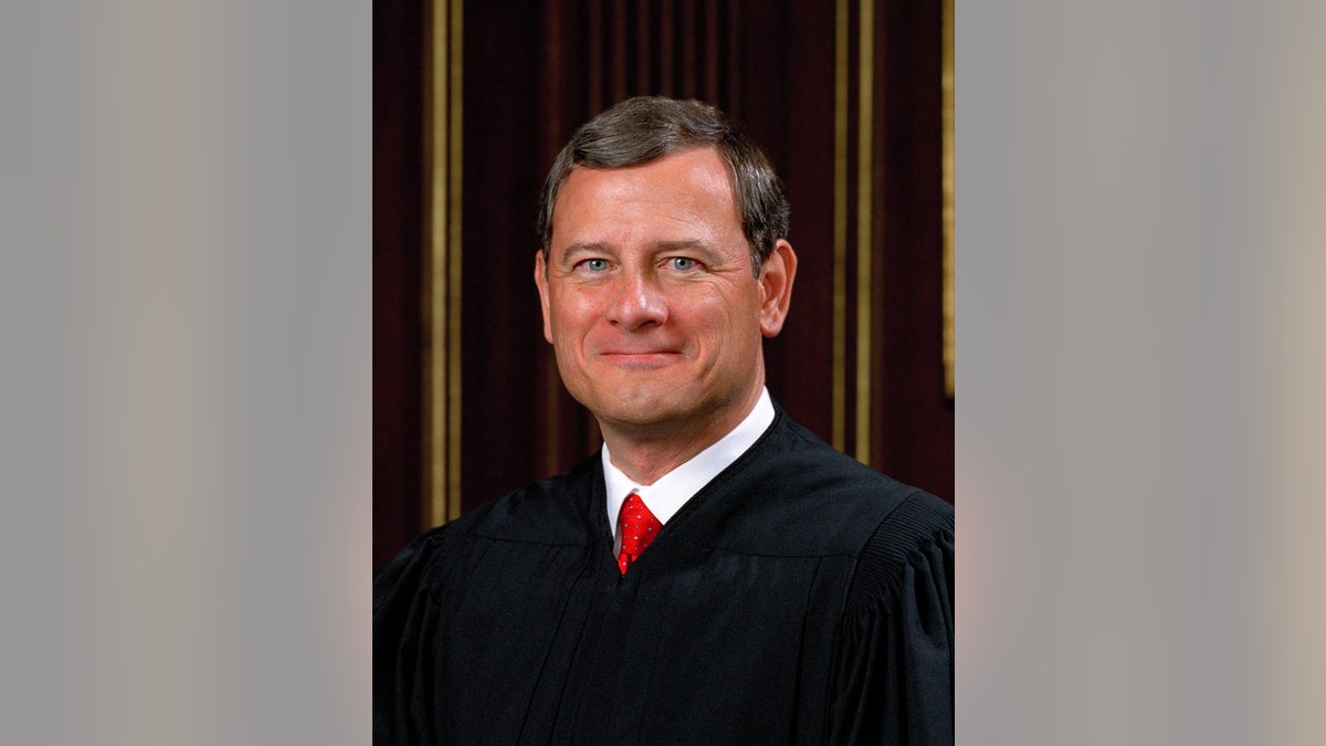 Official portrait of U.S. Supreme Court Chief Justice John G. Roberts.