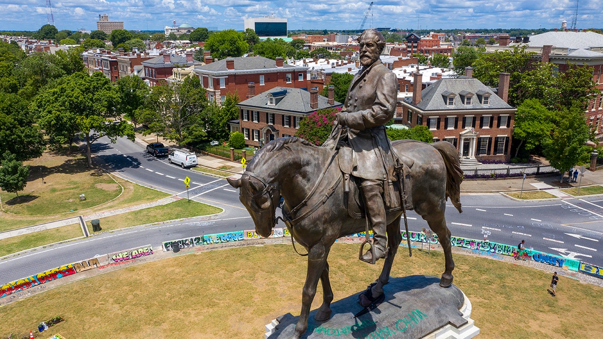 Estátua de Robert E. Lee