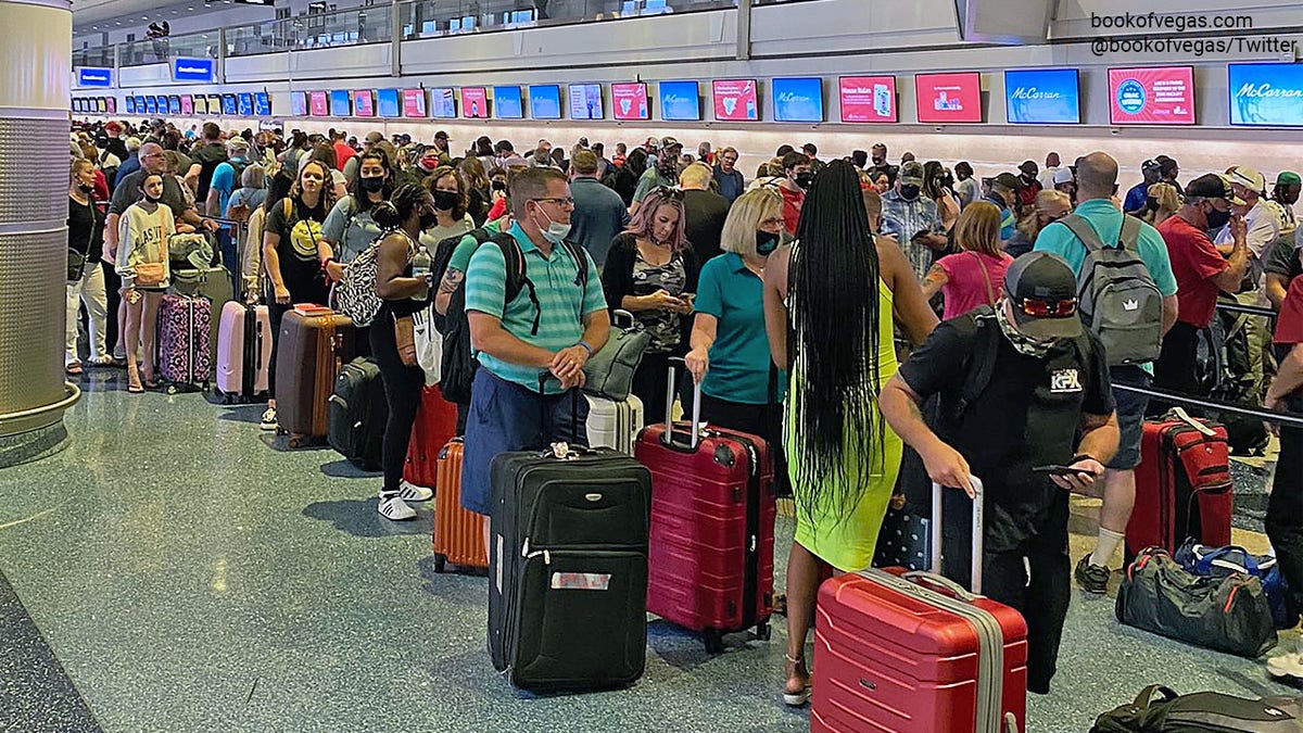 long lines at airport