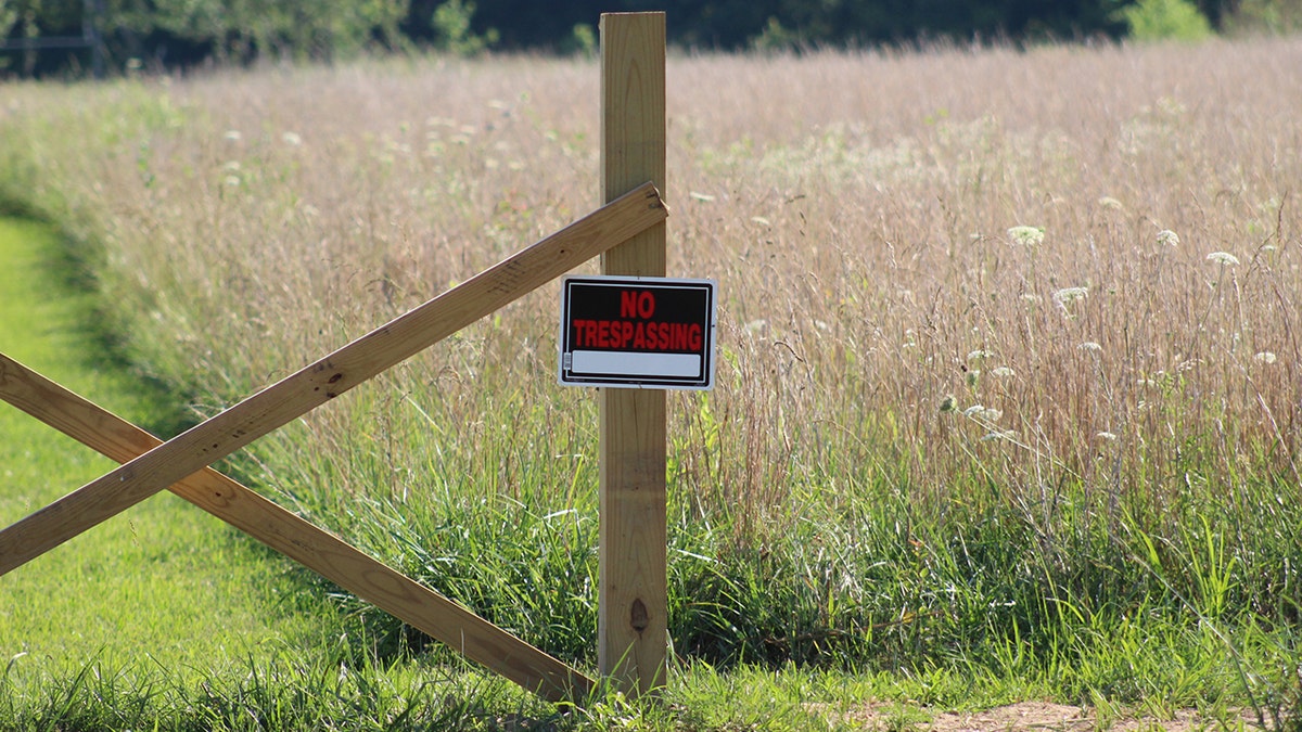 A no trespassing sign is spotted outside of the Reber family home, likely due to Duggar's stay at the property.