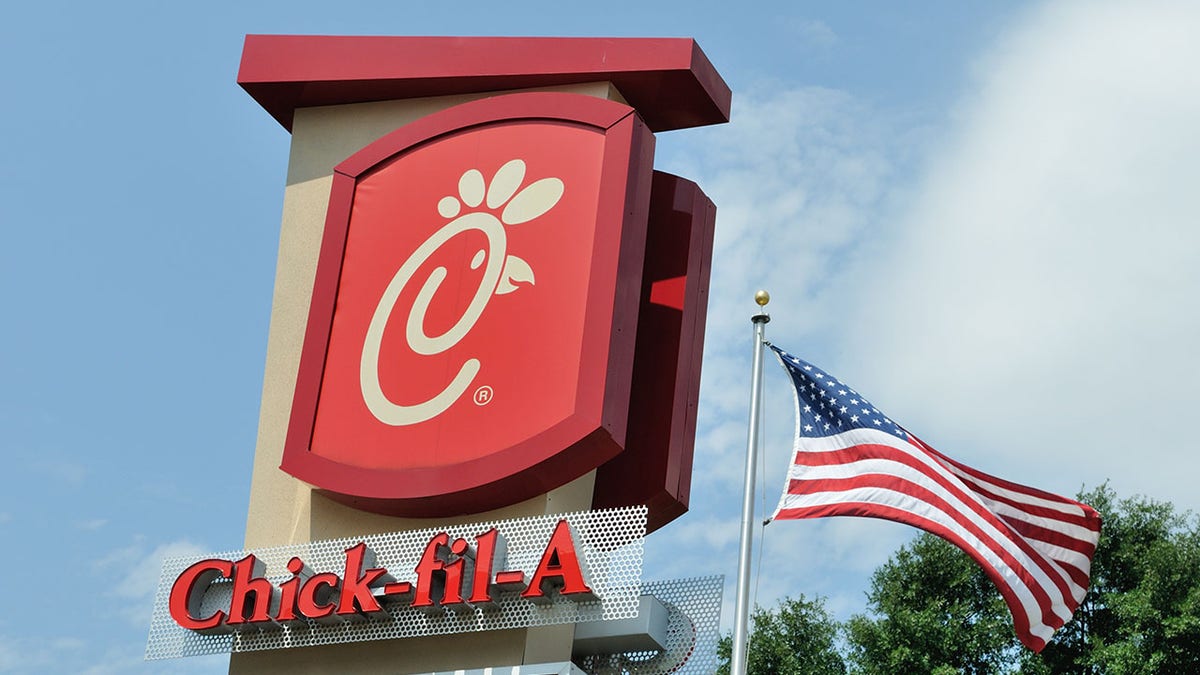 Sinal do logotipo Chick-fil-A