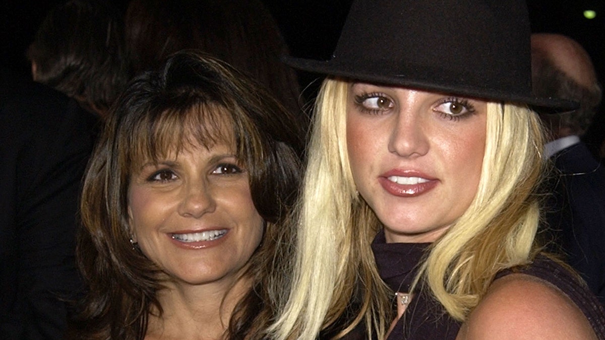 A photo of Lynne Spears and Britney Spears earlier in the singer's career.