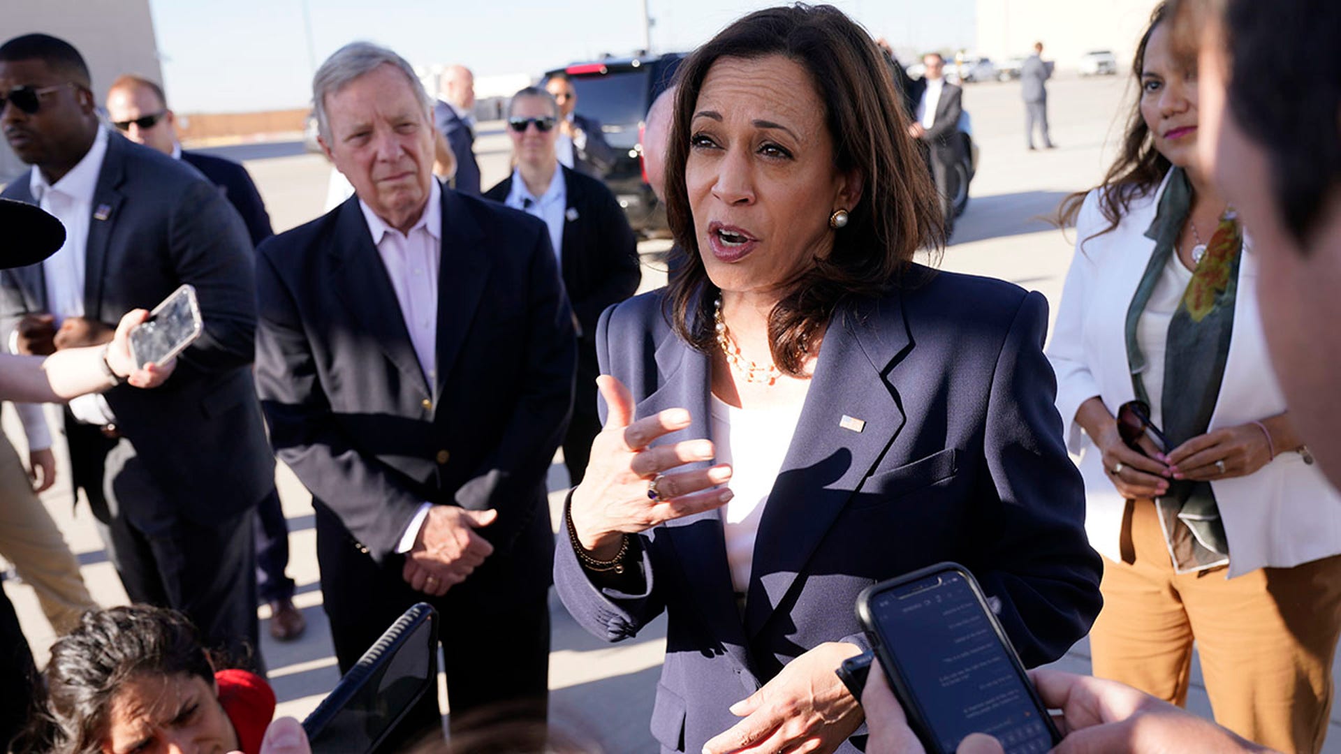 Kamala Harris makes her first visit to the USMexico border Fox News(02)