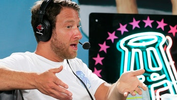 Dave Portnoy attempts to recruit Charles Barkley to Barstool Sports