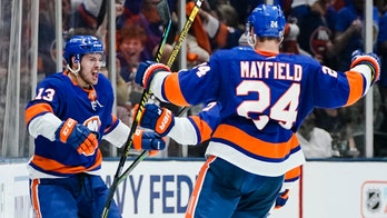 Barzal scores late, Islanders beat Bruins 4-1 in Game 4