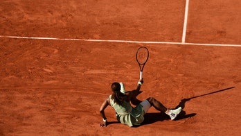 Serena Williams loses at French Open; Federer withdraws