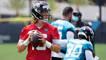 Jaguars' Trevor Lawrence to Tim Tebow for a touchdown