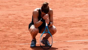 Sakkari tops 2020 French champ Swiatek; 4 in 1st Slam SFs