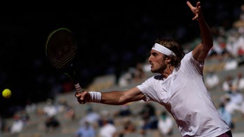Tsitsipas tops Zverev in 5 at French Open for 1st Slam final
