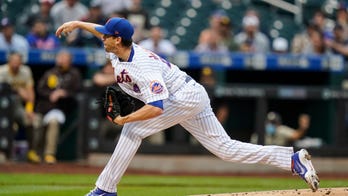 Mets' deGrom leaves with flexor tendinitis in win vs Padres