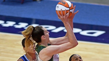 Stewart scores 22, Storm beat shorthanded Sun 89-66