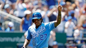 Dyson double caps 10-pitch AB, Royals top Red Sox 7-3