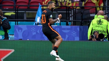 Depay, Wijnaldum score, Netherlands beats NMacedonia 3-0