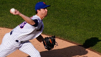 DeGrom dominates after shoulder scare, Mets beat Braves 4-2
