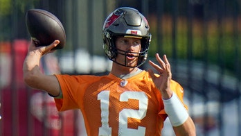 Tom Brady participates in Bucs' minicamp following knee surgery: 'He kept begging to go back in'