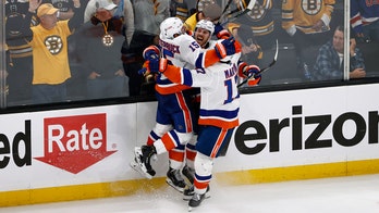 Cizikas' OT goal lifts Islanders past Bruins 4-3 in Game 2