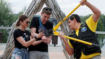 Couple breaks up after being handcuffed together for 123 days