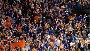 Islanders fans belt out National Anthem in viral moment ahead of Game 6 victory over Bruins