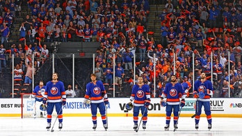 Islanders national anthem singer details viral moment: 'Our country coming together as one'