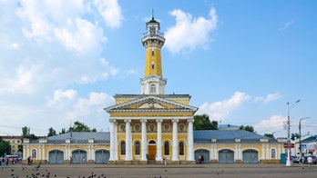Rescue in Russia: 3 men save children from burning building
