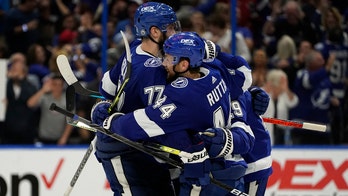 Kucherov shines, Lightning beat Islanders 4-2 in Game 2