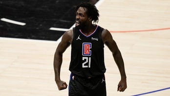 Clippers' Patrick Beverley shoves Chris Paul amid Suns' blowout in series-deciding game