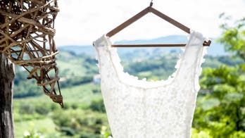 Man modeled ex-fiancée's wedding dress to try and sell it: Video