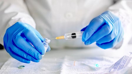 Lag between COVID-19 vaccine boosters, new variants highlight need for therapeutics, expert says