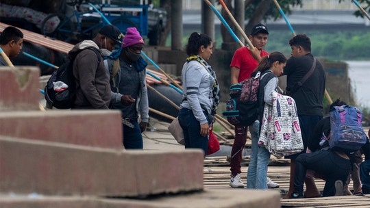 Arizona AG urges ICE to reverse move to turn hotel into migrant center