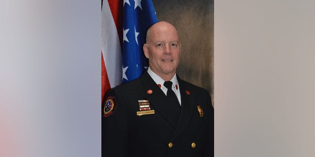 Captain Bobby Davidson, who was flying home with his family from vacation, rendered assistance to the passenger and was able to prevent an emergency landing.