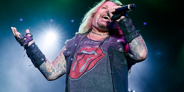 Mötley Crüe frontman Vince Neil left the stage at the Boone River Valley Festival in Iowa after his voice gave way. (Photo by Andrew Chin / Getty Images)