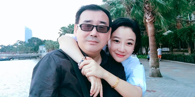 Cette photo d'archive non datée publiée par Chongyi Feng montre Yang Hengjun et sa femme Yuan Xiaoliang.  (Chongyi Feng via AP, fichier)